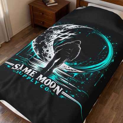 Same Moon Supply Keep Going Silhoutte Velveteen Plush Blanket